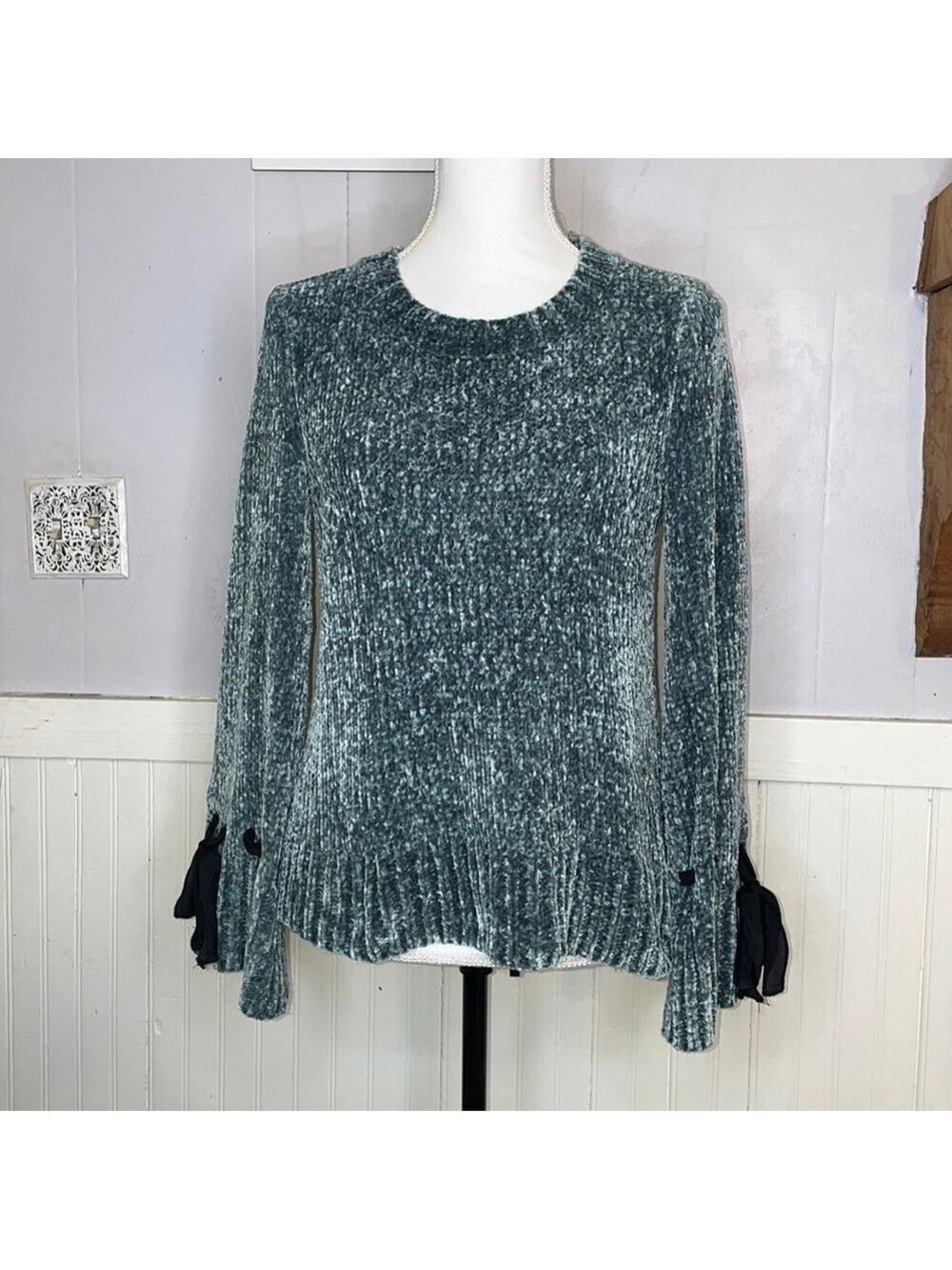 Y2K chunky knit sweater, long sleeve bell sleeve size petite small
